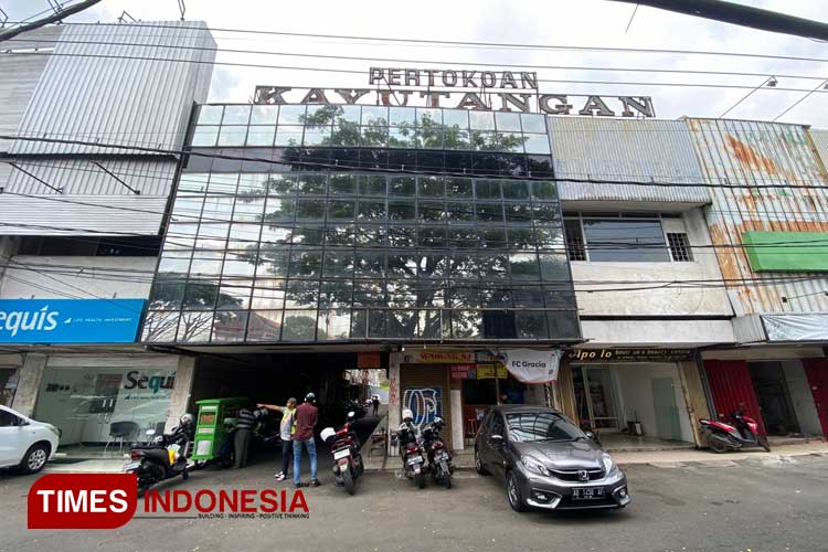 Lokasi pertokoan Kayutangan yang parkirnya sempat dikeluhkan pengendara. (Foto: Rizky Kurniawan Pratama/TIMES Indonesia)