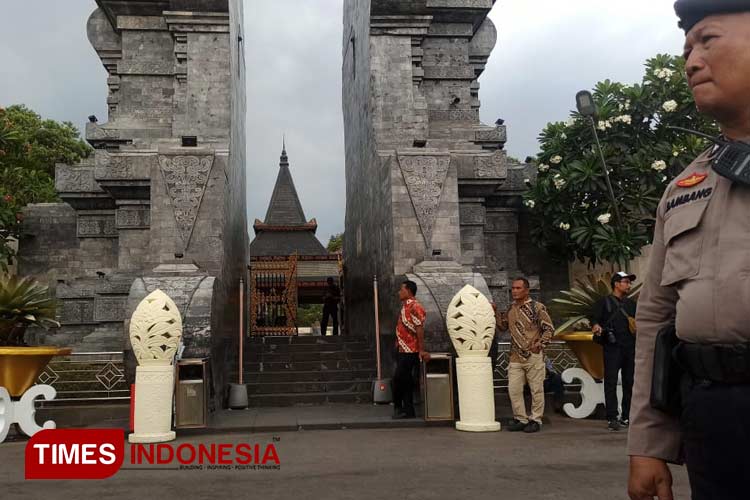 Suasana kegiatan ziarah Makam Bung Karno PDI Perjuangan di Blitar, Jumat (9/11/2023). (Foto: Adhitya Hendra?TIMES Indonesia)