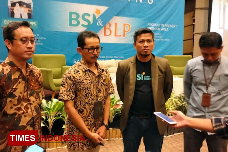 Manajer Marketing BLP Property Ahmad Zainul Arif saat memberikan keterangan pers kepada media. (FOTO: Akmal/TIMES Indonesia).