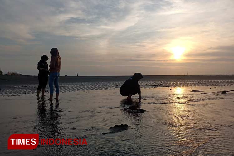 Keindahan Sunset di Pantai Duta Green Randutatah Paiton Probolinggo