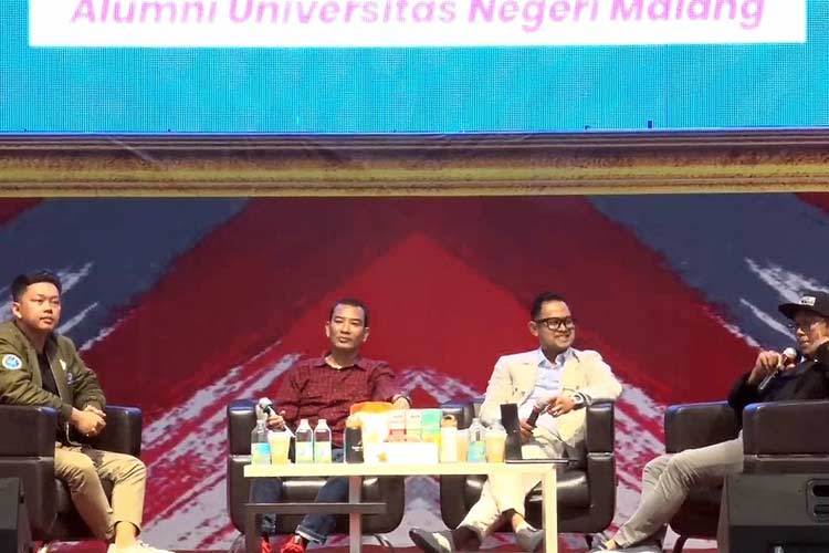 Tiga narasumber alumni UM yang sukses di bidang ekonomi kreatif dalam seminar nasional Expotive 2023 (FOTO: Tangkapan Layar)