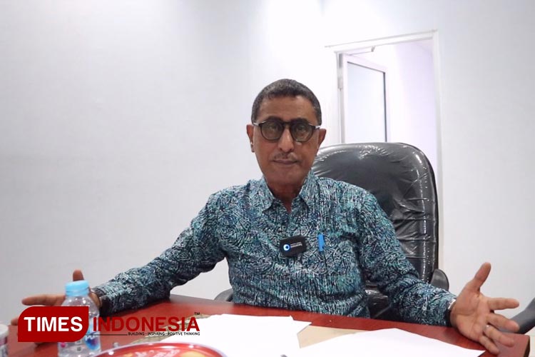 Ketua Tim Gubernur untuk percepatan Pembangunan Provinsi Maluku Hadi Basalamah, saat ditemui di ruang kerjanya, pada Selasa (7/11/2023).
