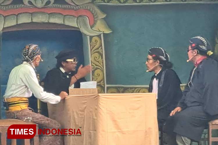 Seniman Yogyakarta Kritik MK Lewat Lakon Ketoprak Tobong 'Mahkamah Kongkalikong'