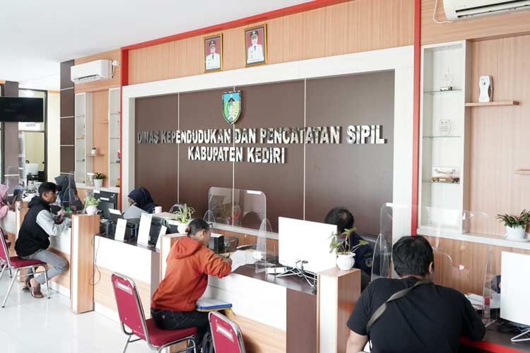 Ruang pelayanan kantor dispendukcapil kabupaten kediri (Foto: Diskominfo Kabupaten Kediri)