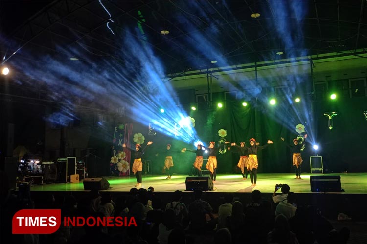 Penampilan Tari Tradisional oleh Orda ISBA Malang pada acara Expotive 2023, Senin (6/11/2023). (FOTO: Panitia Expotive 2023 for TIMES Indonesia).