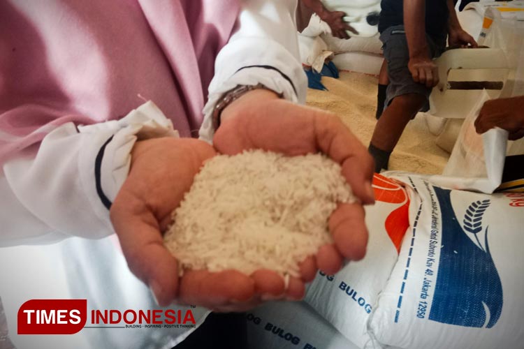 Beras Program Cadangan Beras Pemerintah di Gudang Bulog Jalan Mayor S.L. Tobing, Kota Tasikmalaya, Jawa Barat, Rabu (8/11/2023). (Harniwan Obech/TIMES Indonesia)