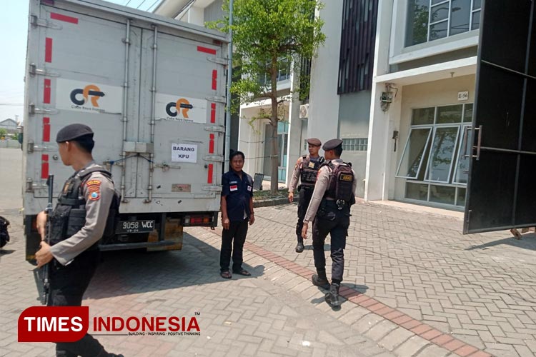 Gudang Logistik KPU Gresik Dijaga Ketat 24 Jam - TIMES Indonesia