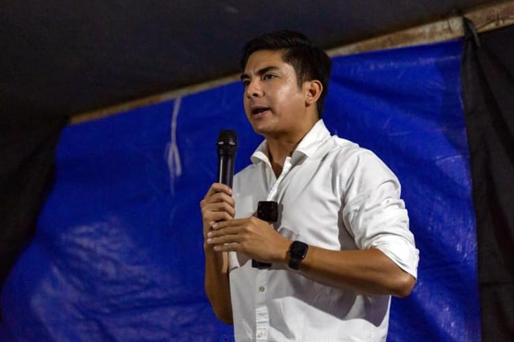 Presiden Aliansi Demokratik Bersatu Malaysia (MUDA) Syed Saddiq Syed Abdul Rahman saat berkampanye di Muar, Johor selama Pemilihan Umum Malaysia ke-15. (FOTO: CNA)