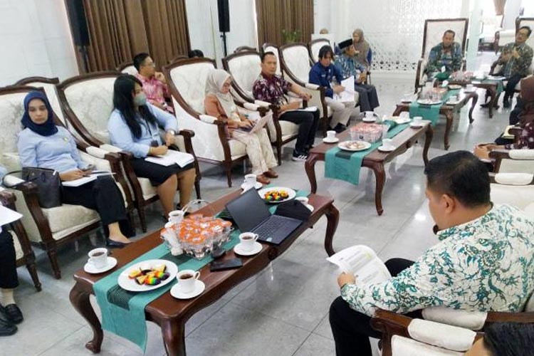 Rapat koordinasi yang dilakukan Rektor UIN Malang bersama jajaran pejabat Kota Batu, Kamis (9/11/2023). (FOTO: Humas UIN Malang)