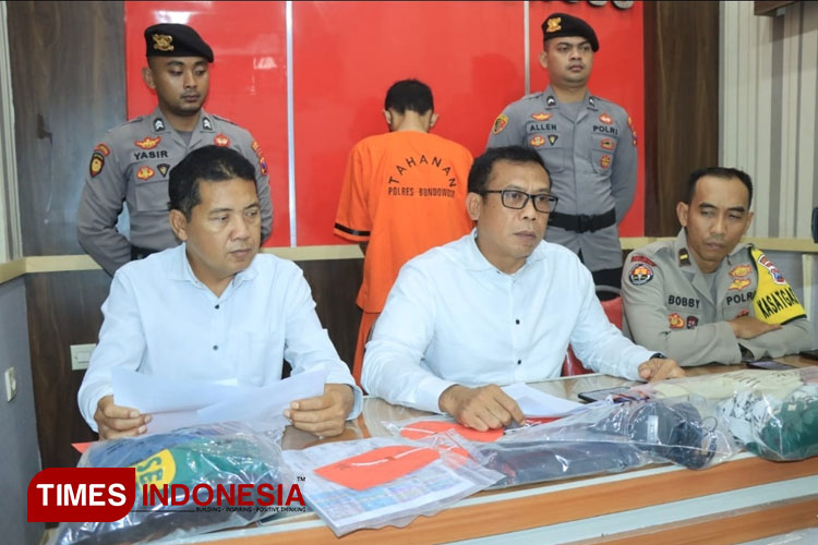 Satreskrim Polres Bondowoso merilis kasus pembunuhan yang terjadi di kamar hotel Ijen View (FOTO: Moh Bahri/TIMES Indonesia)