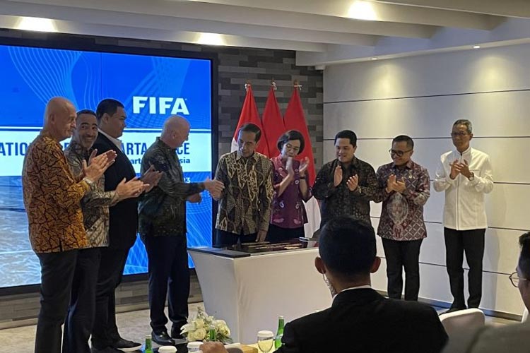  Presiden Joko Widodo meresmikan pembukaan Kantor FIFA di Jakarta pada Jumat (10/11/2023). (FOTO: ANTARA/Yashinta Difa)