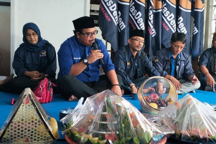 Refleksi peringatan HUT ke-12 Partai NasDem, yang dipimpin Ketua DPD Partai NasDem Kabupaten Malang, Choirul Anam, dilanjutkan khatmil Qur'an, Sabtu (11/11/2023). (FOTO: NasDem Malang)