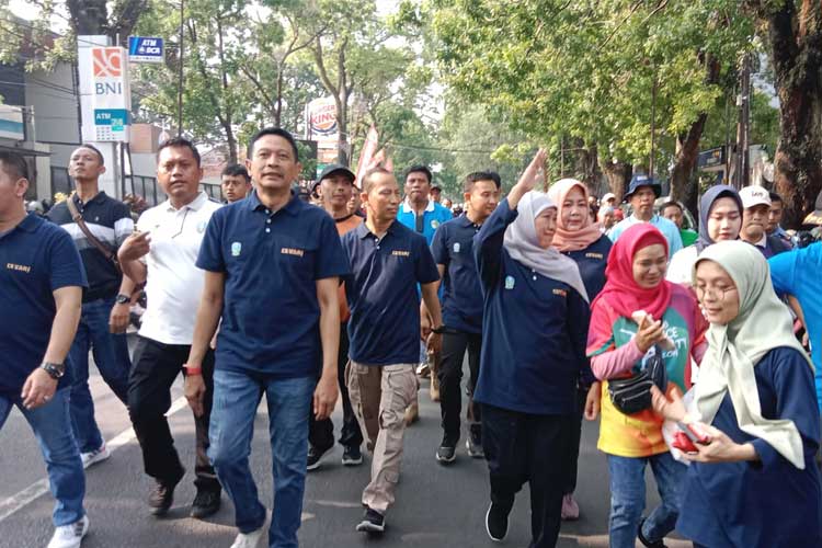 Peringatan Hut Ke 78 Jawa Timur Ribuan Peserta Ikuti Gerak Jalan Sehat