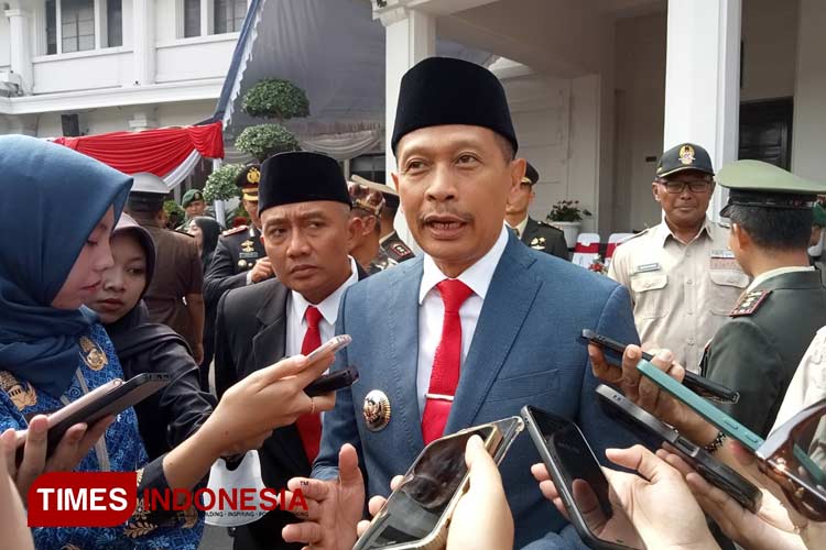 Pj Wali Kota Malang, Wahyu Hidayat saat ditemui awak media. (Foto: Rizky Kurniawan Pratama/TIMES Indonesia)