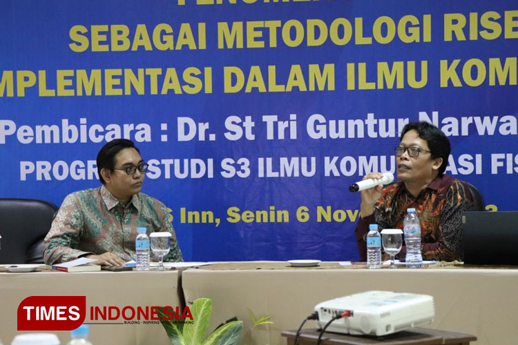 Dosen Fikomm UMBY, Dr St Tri Guntur Narwaya, MSi saat menjadi pembicara Seminar Ilmiah di kampus UNS Surakarta (FOTO: AJP TIMES Indonesia)