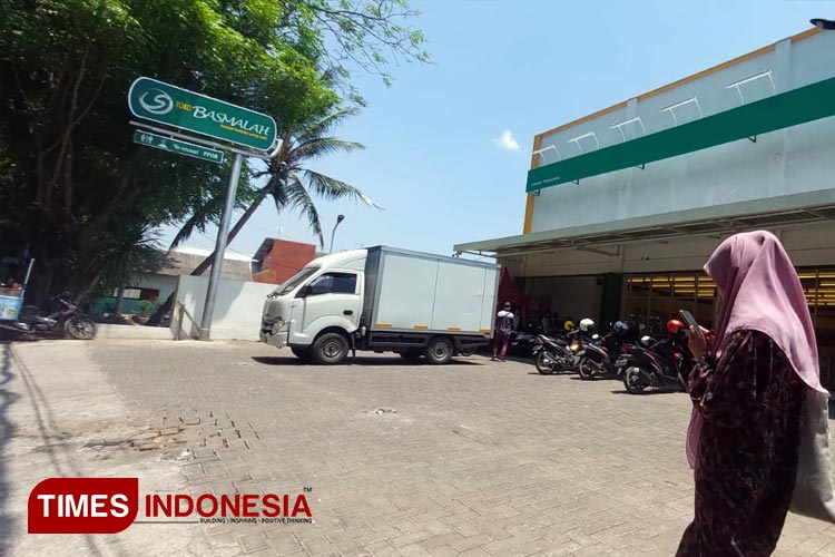Suasana Toko Basmalah di Kecamatan Kedopok, Kota Probolinggo (FOTO: Rizky Putra Dinasti/TIMES Indonesia)
