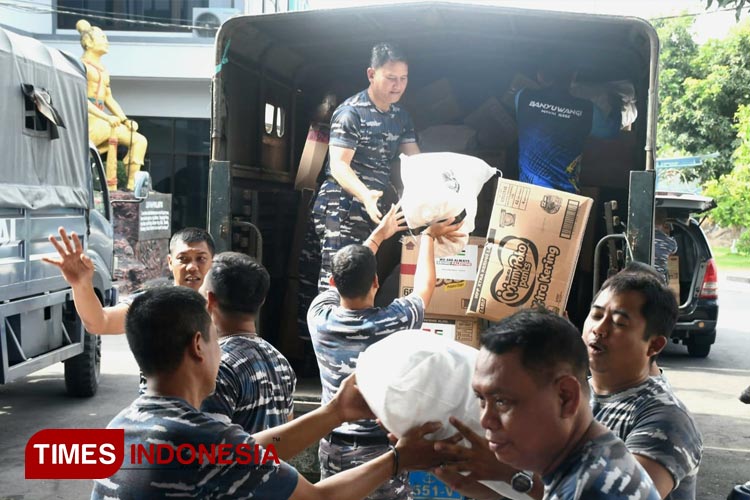 TNI AL Lepas Bantuan Kemanusiaan Dari Banyuwangi Untuk Rakyat Palestina ...