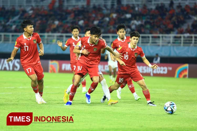Timnas Indonesia vs Timnas Panama dalam pertandingan penyisihan Grup A Piala Dunia U-17 2023 di Stadion Gelora Bung Tomo (GBT), Surabaya, Jawa Timur, Senin (13/11/2023). (Foto: Tria Adha/TIMES Indonesia)