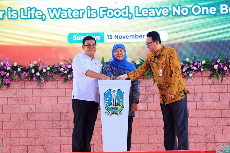 Gubernur Khofifah membuka acara Peringatan Hari Pangan Sedunia (HPS) ke-43 Tahun 2023 Provinsi Jatim yang digelar di Jatim Expo Convention & Exhibition Surabaya, Rabu (15/11/2023). (FOTO: Dok.Humas Pemprov Jatim)