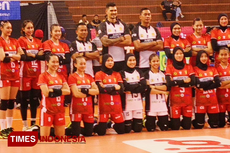 Tim voli Jakarta Popsivo Polwan berhasil meraih poin penuh di pertandingan pertama Livoli 2023 di GOR Ki Mageti Magetan. (Foto: Marhaban/TIMES Indonesia)