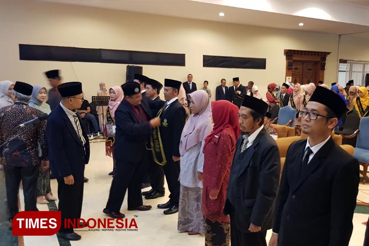 Prosesi pengukuhan guru profesional PPG UIN Malang, Kamis (16/11/2023). (FOTO: Achmad Fikyansyah/TIMES Indonesia) 