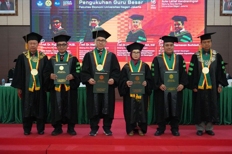 Pengukuhan 4 Guru Besar FE UNJ Dalam Bidang Manajemen dan Akuntansi. (FOTO: AJP TIMES Indonesia)