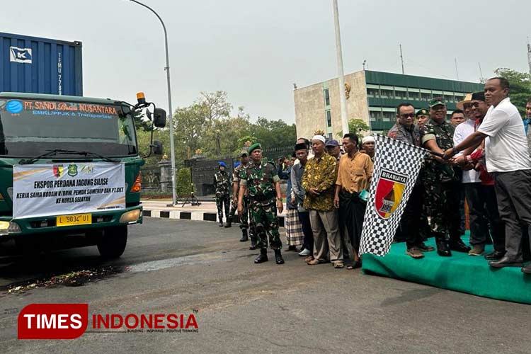 Pertama Di Indonesia, Pangdam Brawijaya Angkat Petani Jagung Ke Pasar ...