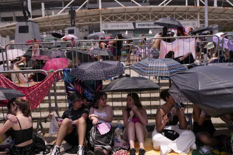 Suhu Panas Brazil Membuat Konser Taylor Swift Berubah Jadi Tragedi