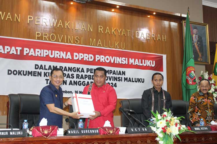 Wagub Serahkan Dokumen Rancangan KUA-PPAS Provinsi Maluku 2024 - TIMES ...