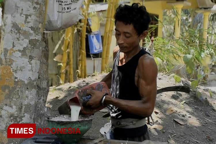 Kemarau Panjang, Penderes di Banyuwangi Keluhkan Hasil Air Nira Menurun