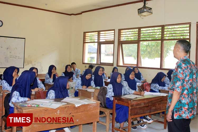 Ribuan siswa kurang mampu jenjang SMP di Pacitan masih belum tercover beasiswa dari pemerintah. (FOTO: Yusuf Arifai/TIMES Indonesia)