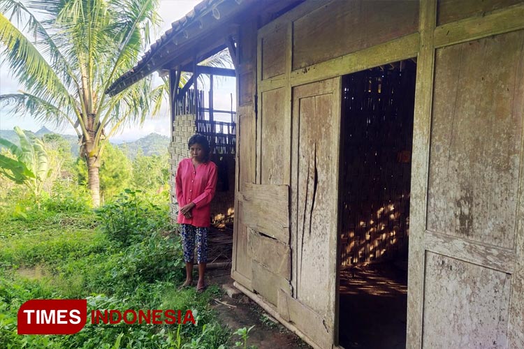 Halaman-rumah-Sutarmi.jpg