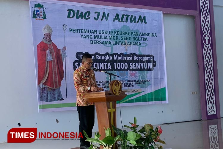 Pj Bupati Morotai Muhammad Umar Ali saat beri sambutan acara lintas agama di Morotai, Kamis, 23 November 2023 (Foto: Munces For TIMES Indonesia).