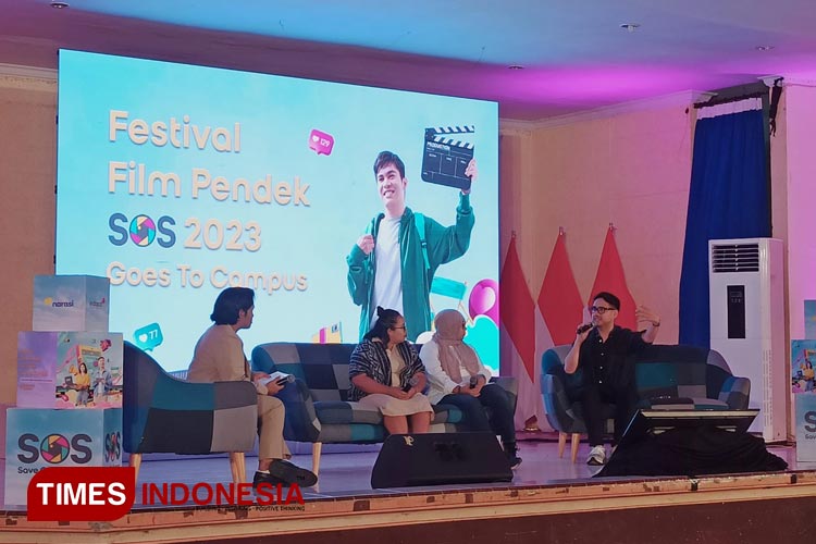 Sharing session bersama Jovial Da Lopez, Chief Creative Officer Narasi, Diah Kusuma Dewi, VP Head of Corporate Sosial Responsibility Indosat Ooredoo Hutchison (tengah kanan) dan Creative Film Producer, Zulfani Yuninda (tengah kiri). (Siti Nur Faizah)