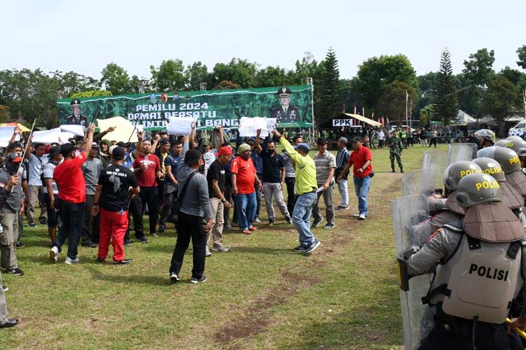 Korem 083/Bdj Gelar Puncak Latihan Pengamanan Pilkada Serentak Dan ...