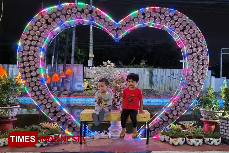 Nikmati Suasana Malam di Wisata SIDO RESIK Jogorso River Park Keboansikep