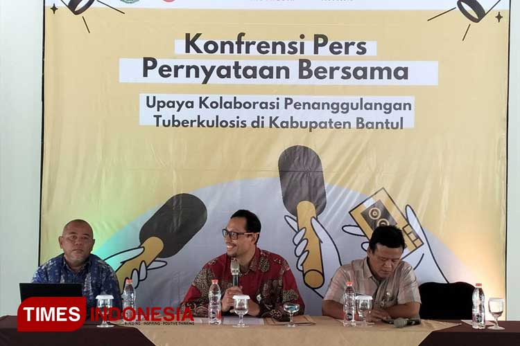 Jajaran Pemerintah Kabupaten Bantul dalam konferensi pers saat mengungkap kasus TBC di wilayahnya. (Foto: Hendro S.B/TIMES Indonesia)