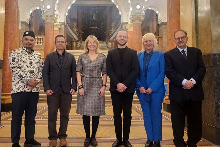 Difasilitasi KBRI Bulgaria, Sofia University dan Universitas Muhammadiyah Prof. Dr. Hamka (Uhamka) sepakat membentuk Pusat Transformasi Antar Universitas. (FOTO: Uhamka for TIMES Indonesia)