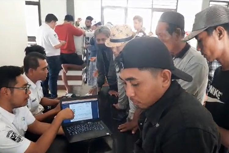 Suasana penumpang kapal Fery di pelabuhan ASDP Jangkar, Situbondo. (FOTO: Istimewa)
