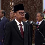 Jokowi Resmi Lantik Nawawi Pomolango sebagai Ketua KPK Sementara