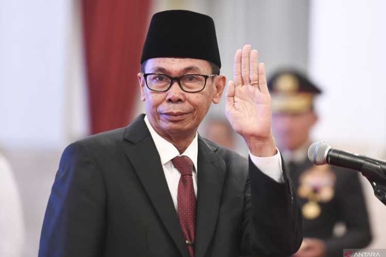 Nawawi Pomolango bersiap mengucap sumpah jabatan sebagai Ketua KPK Sementara di Istana Negara, Jakarta, Senin (27/11/2023). (FOTO: ANTARA FOTO/Hafidz Mubarak A/YU)