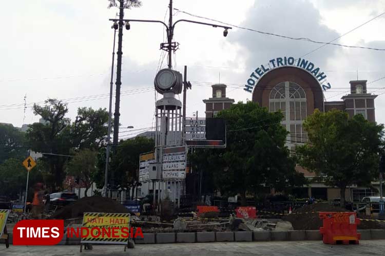 Stadsklok atau jam kota yang ada di kawasan Kayutangan Heritage Malang. (Foto: Rizky Kurniawan Pratama/TIMES Indonesia)