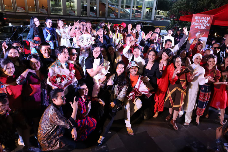 Merah Putih Fashion Week yang diselenggarakan oleh Taruna Merah Putih di Sarinah, Sabtu (25/11/2023) malam. (FOTO: ist) 