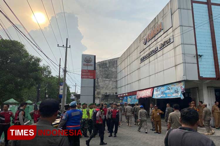 Pemkab Jombang Tutup Ruko Simpang Tiga Penghuni Tak Ada Landasan