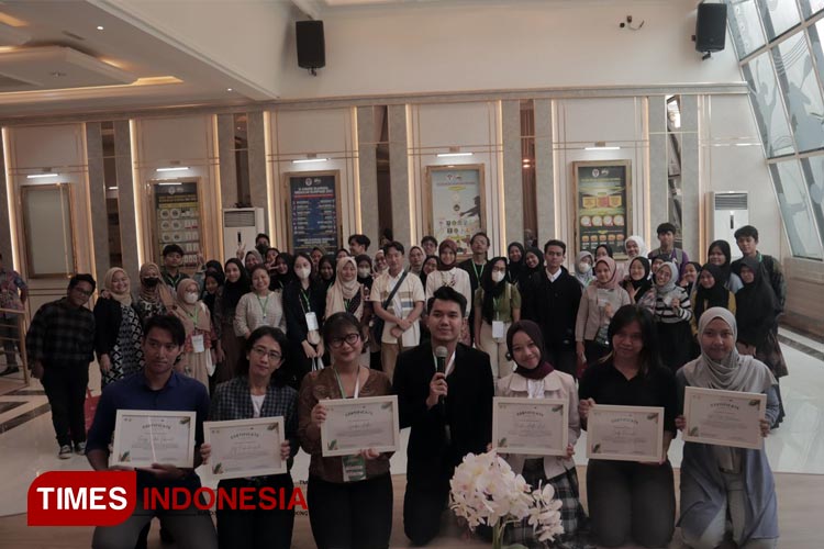 Para pengurus Gensmart Indonesia dalam acara Festival Beasiswa Nusantara. (FOTO: Gensmart Indonesia for TIMES Indonesia)