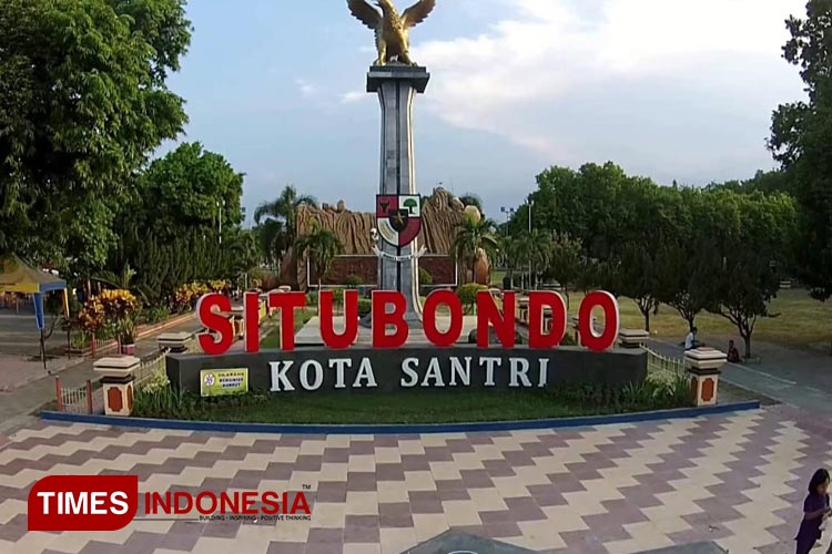Potret Alun-alun Kota Situbondo yang dipadati oleh banyak masyarakat. Melansir data dari Kemenkeu, Kabupaten Situbondo kembali memperoleh kenaikan alokasi dana desa untuk tahun 2024.(Foto: Miftahorrahman/TIMES Indonesia)