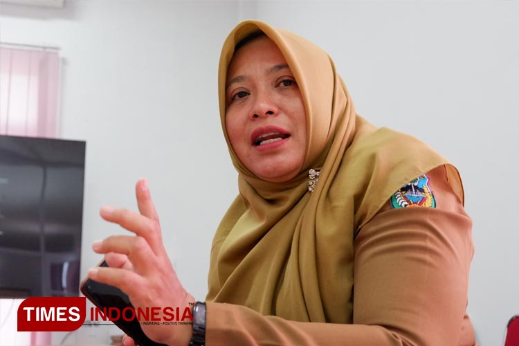 Kepala Bidang Pencegahan dan Pengendalian Penyakit Dinkes Pacitan, drg Nur Farida, saat menyatakan tidak ada kasus cacar monyet. (FOTO: Yusuf Arifai/TIMES Indonesia)