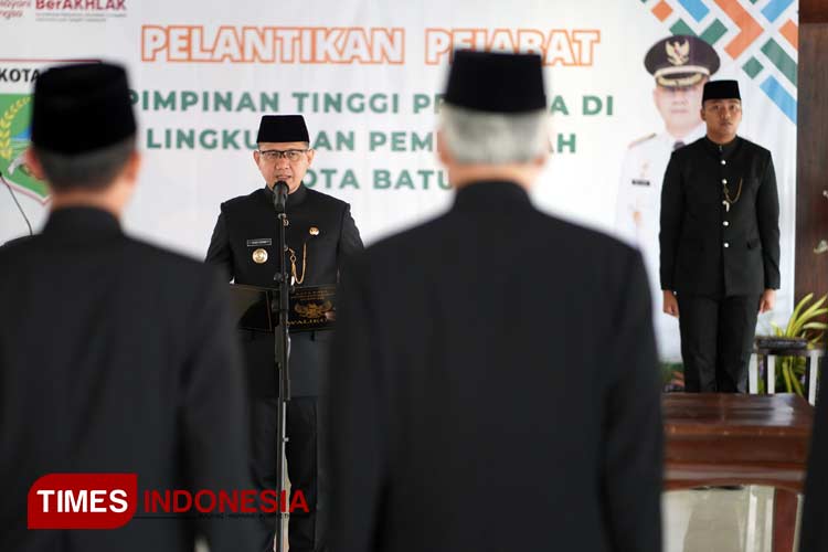 Penghujung tahun, Pj Wali Kota Batu, Aries Agung Paewai melakukan mutasi besar-besaran terhadap 8 pejabat tinggi pratama. (Muhammad Dhani Rahman/TIMES Indonesia)