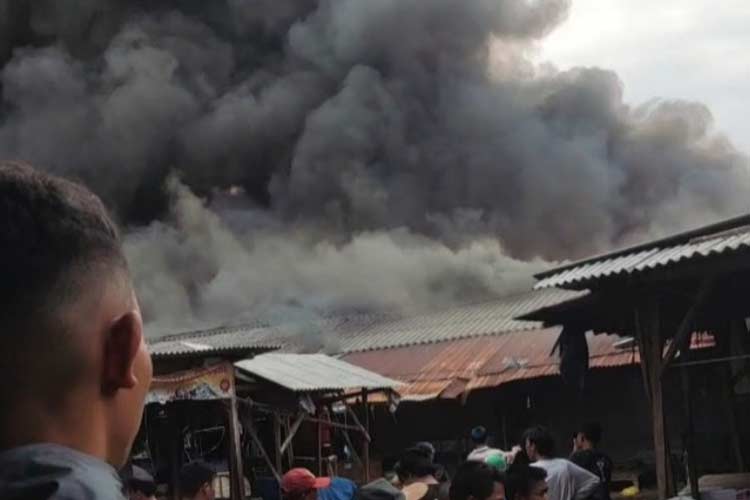 Pasar Leces Probolinggo Terbakar, Asap Hitam Membubung Tinggi