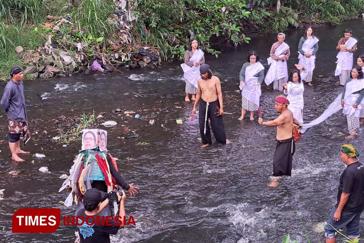 Komunitas Budaya Jogja Ingin Ade Armando Minta Maaf Langsung ke Sri Sultan HB X